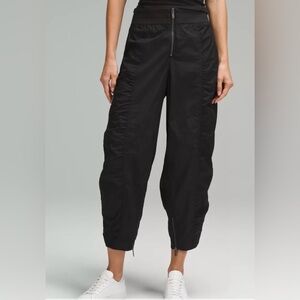 Lululemon Front-Zip Mid-Rise Ruched Crop Pants Size 12 Black